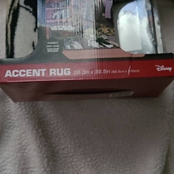 Star Wars Disney accent rug with picture frame New in box 26.3 by 39.5 - Picture 3 of 3